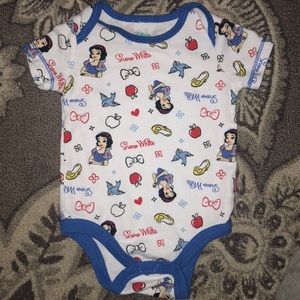 EUC Disney Princess Snow White Onesie Size 0-3M